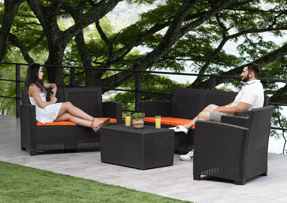 Muebles de plástico en Panamá: transforma tu sala con estilo